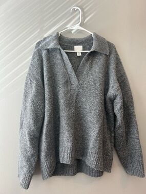 H&M Women's Gray Collared V-Neck Sweater
